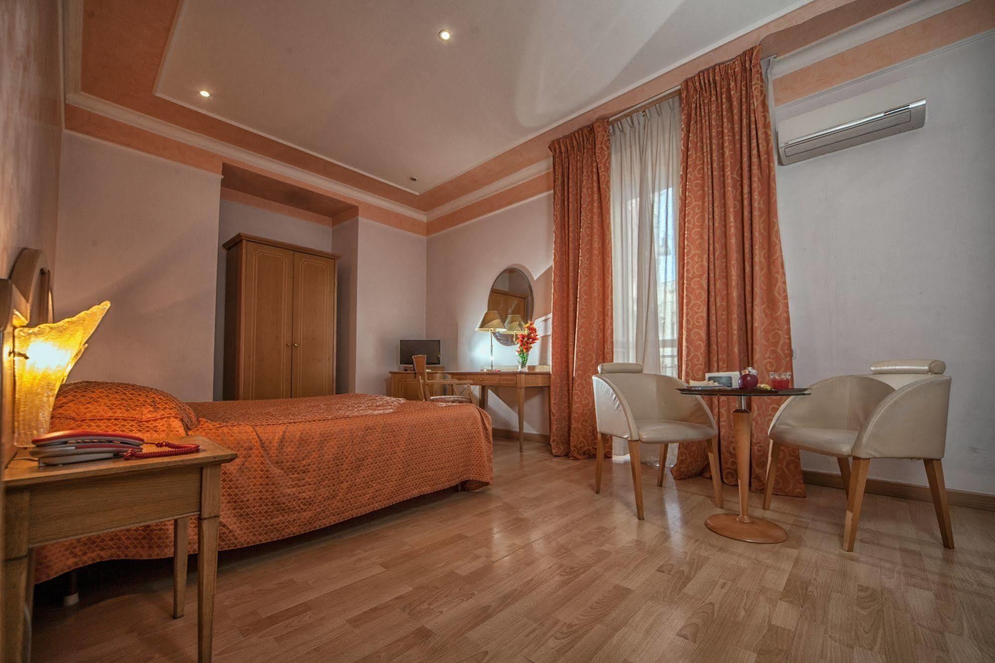 Hotel La Pace Neapol Pokoj fotografie